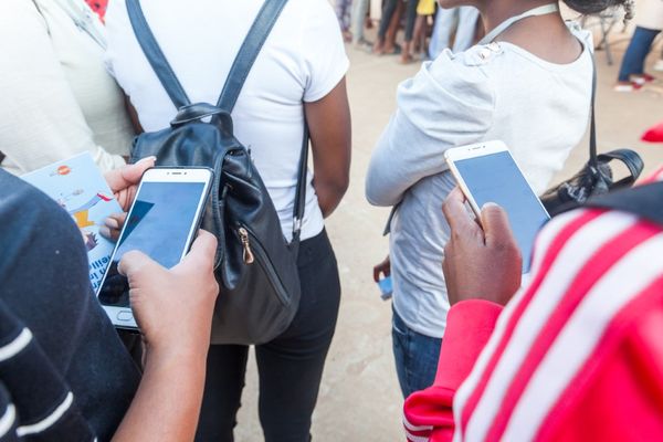 C2C#039: How To Know What You Read Online Is Trustworthy